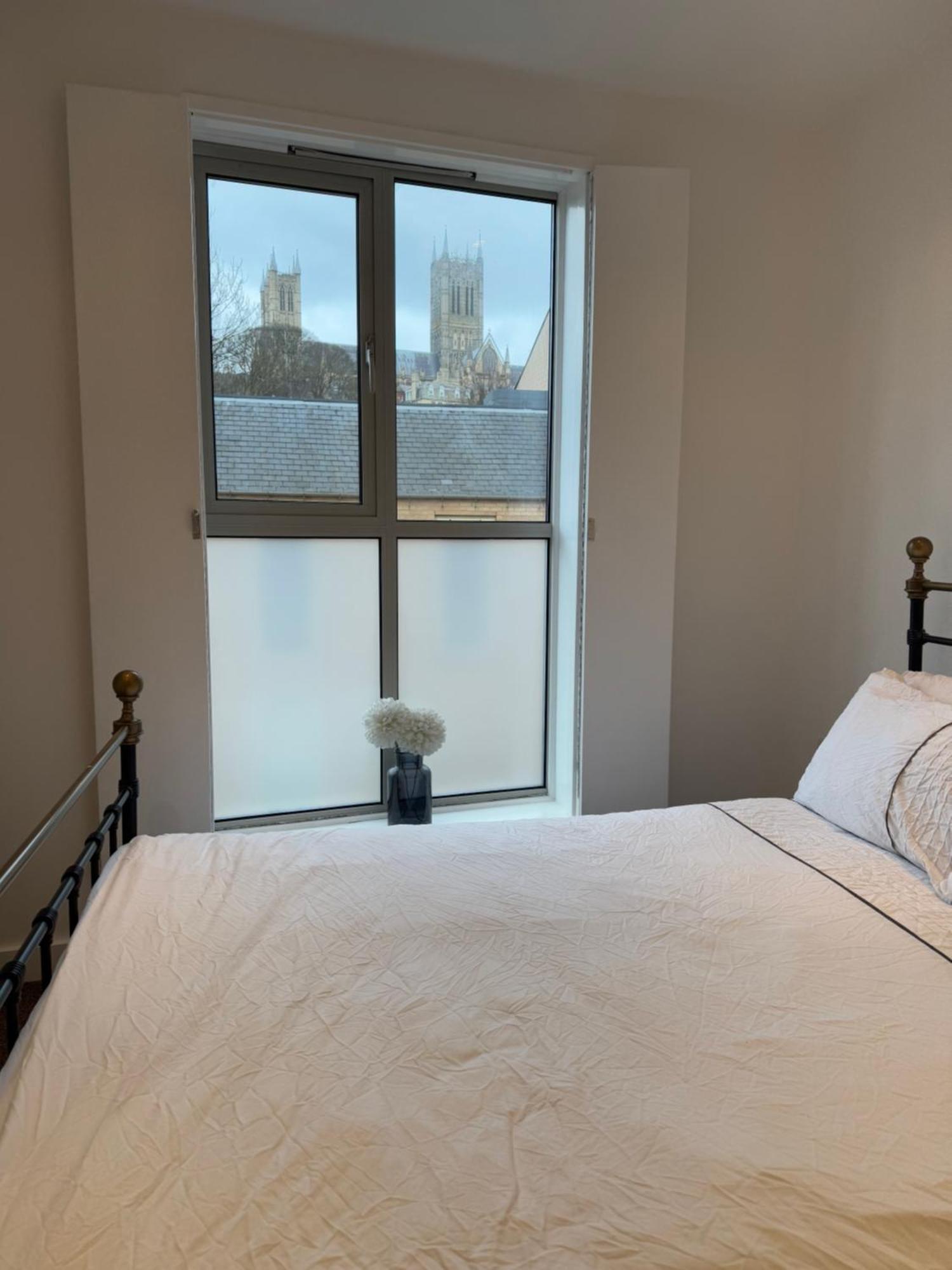 Central, Modern And Peaceful, Lovely Cathedral Views, Two-Bed Apartment With 40" Smart Tv & Free Onsite Parking Lincoln Esterno foto