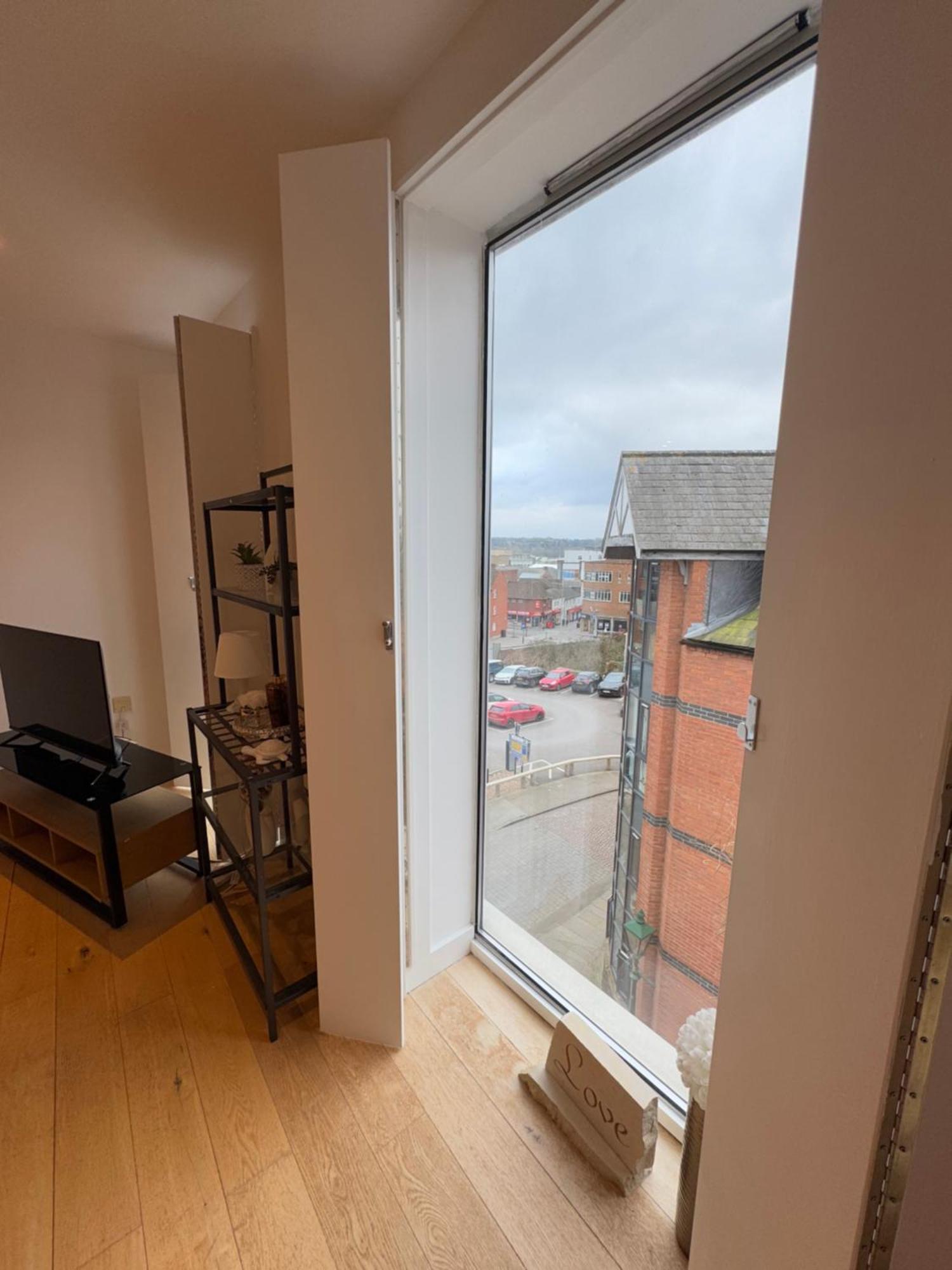 Central, Modern And Peaceful, Lovely Cathedral Views, Two-Bed Apartment With 40" Smart Tv & Free Onsite Parking Lincoln Esterno foto